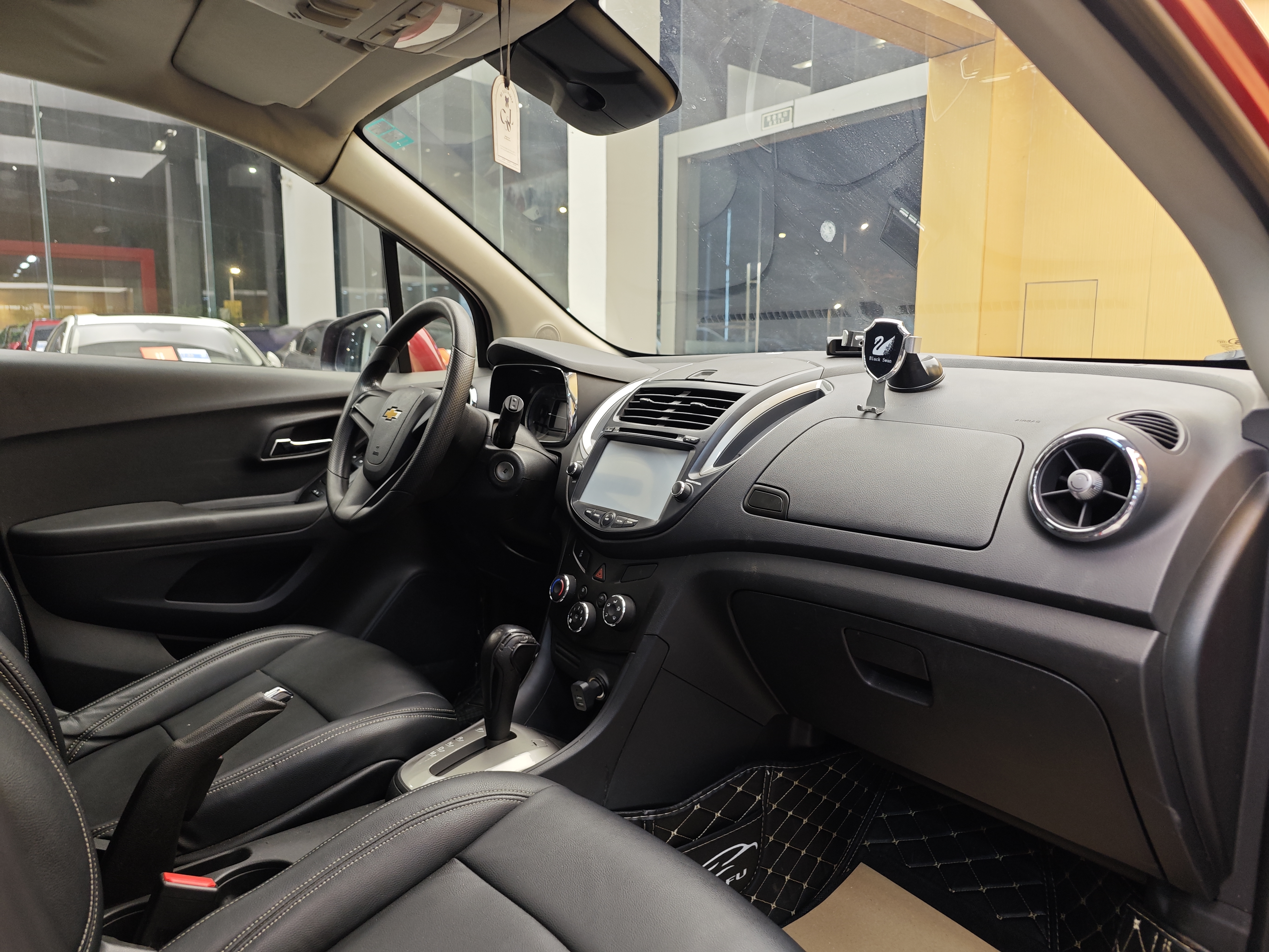 Chevrolet Tracker 2015 صورة سيارة #33