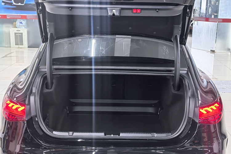 Mercedes-Benz EQE Class 2023 car image #33