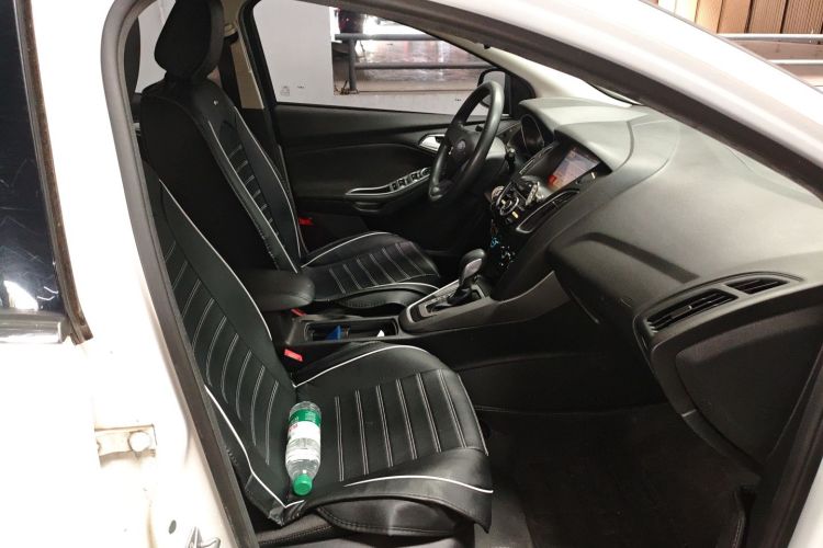 Ford Focus 2018 car image #33