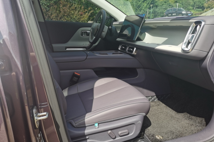 零跑汽车 零跑B01 2025 汽车图片 #33