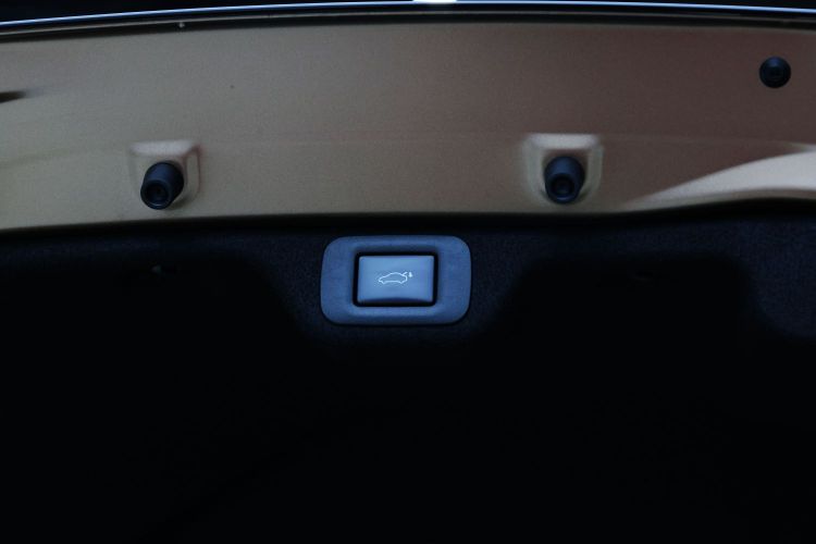 Toyota Crown 2023 immagine di auto #33