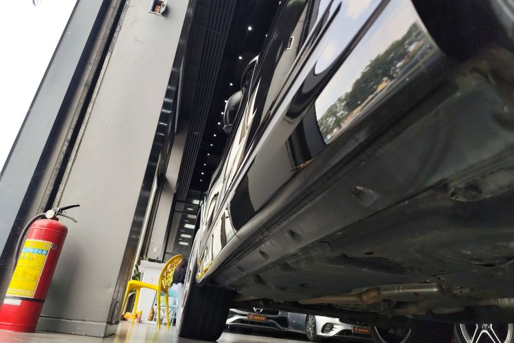 Audi Q8 2023 car image #33