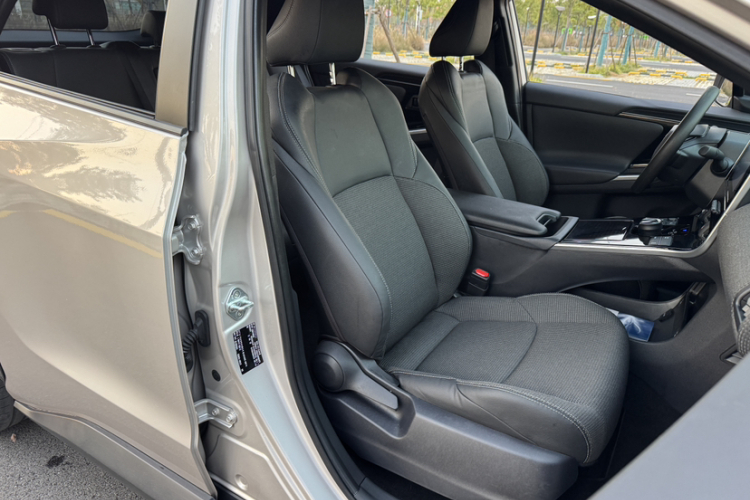 Toyota bZ4X 2022 immagine di auto #33