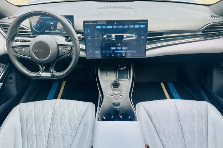 BYD Seal 2023 car image #33