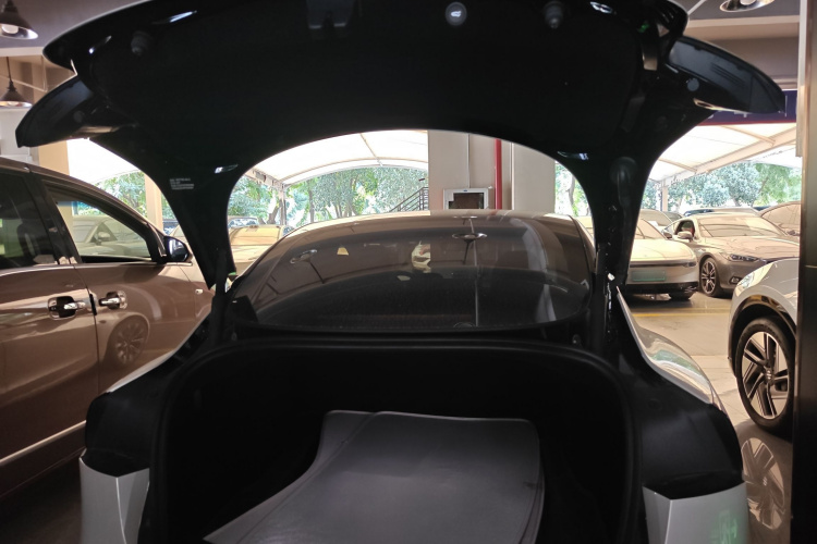 Tesla Model 3 2023 car image #33