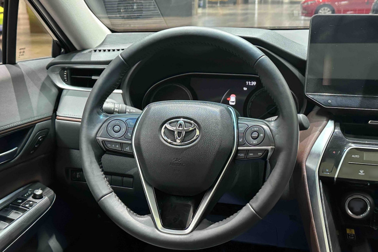 Toyota Harrier 2023 car image #33