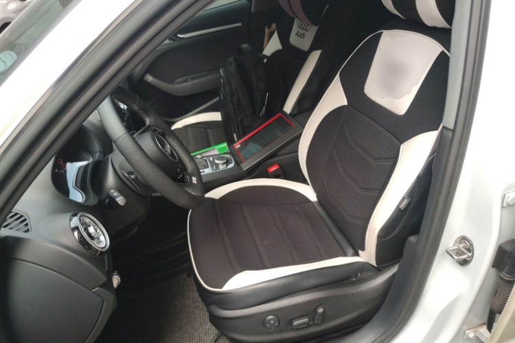 Audi A3 2018 car image #33