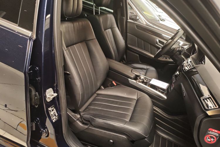 Mercedes-Benz E Class 2015 car image #33