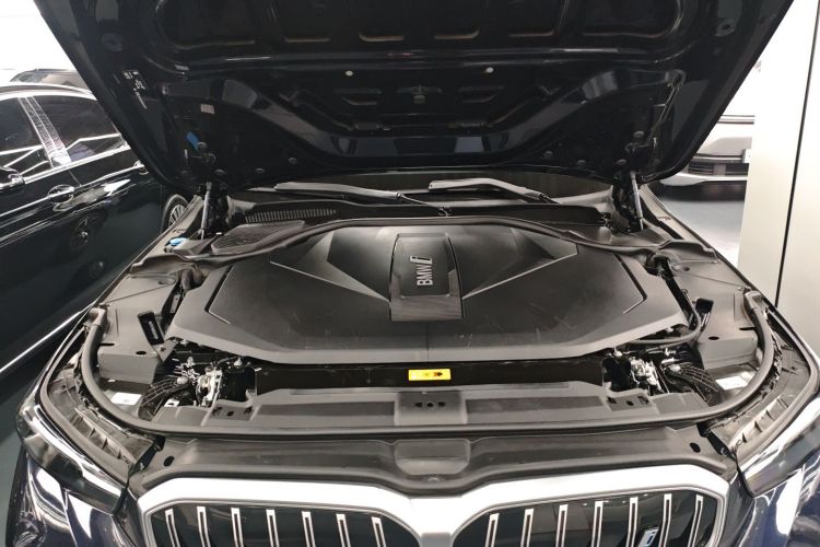 BMW i5 2024 car image #33