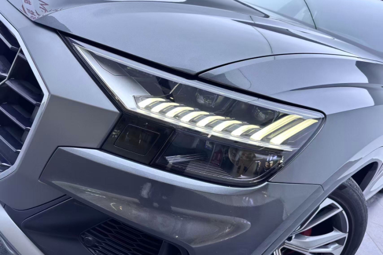 Audi Q8 2019 car image #33