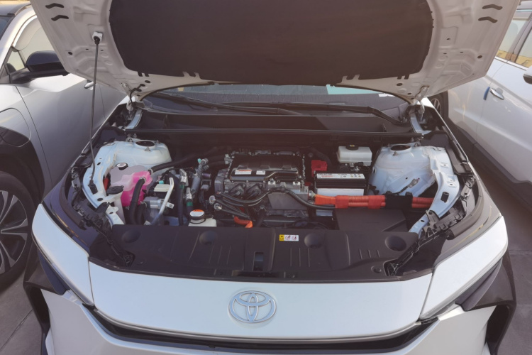 Toyota bZ4X 2022 immagine di auto #33