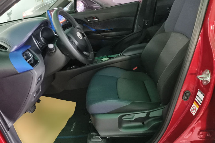 Toyota C-HR 2018 car image #33