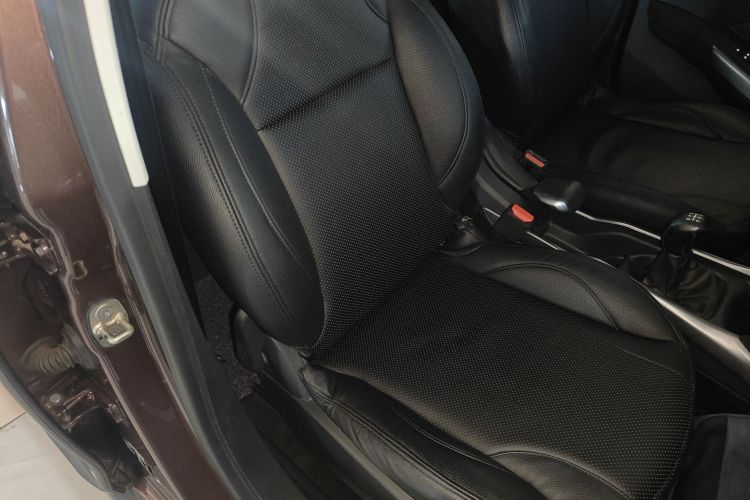 Peugeot 2008 2016 car image #33