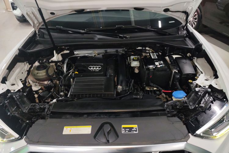 Audi Q3 2019 car image #33