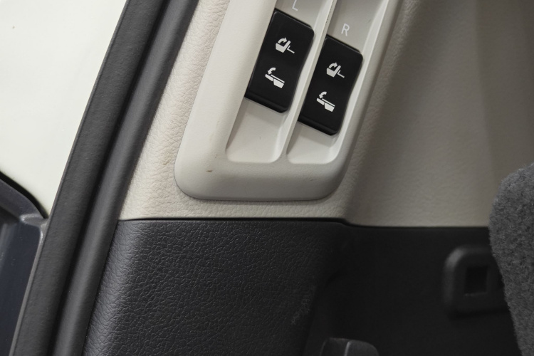 Toyota Land Cruiser Prado 2017 car image #33