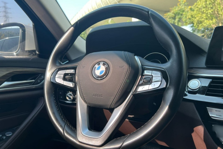 BMW 5 Series New Energy 2019 #33 BMW 5 Series New Energy 2019 car image #33