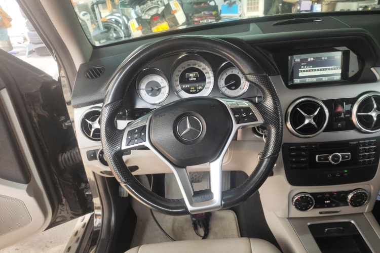 Mercedes-Benz GLK Class 2015 car image #33