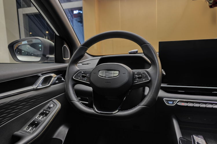 GEELY Coolray 2024 car image #33
