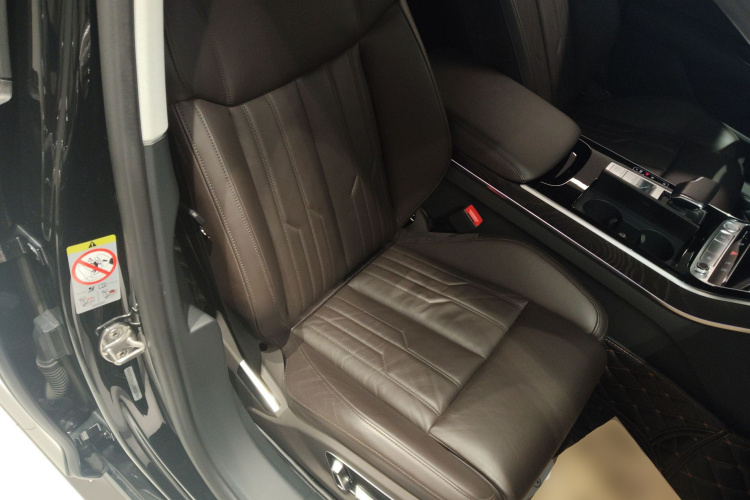 Audi A8 2020 imagem de carro #33