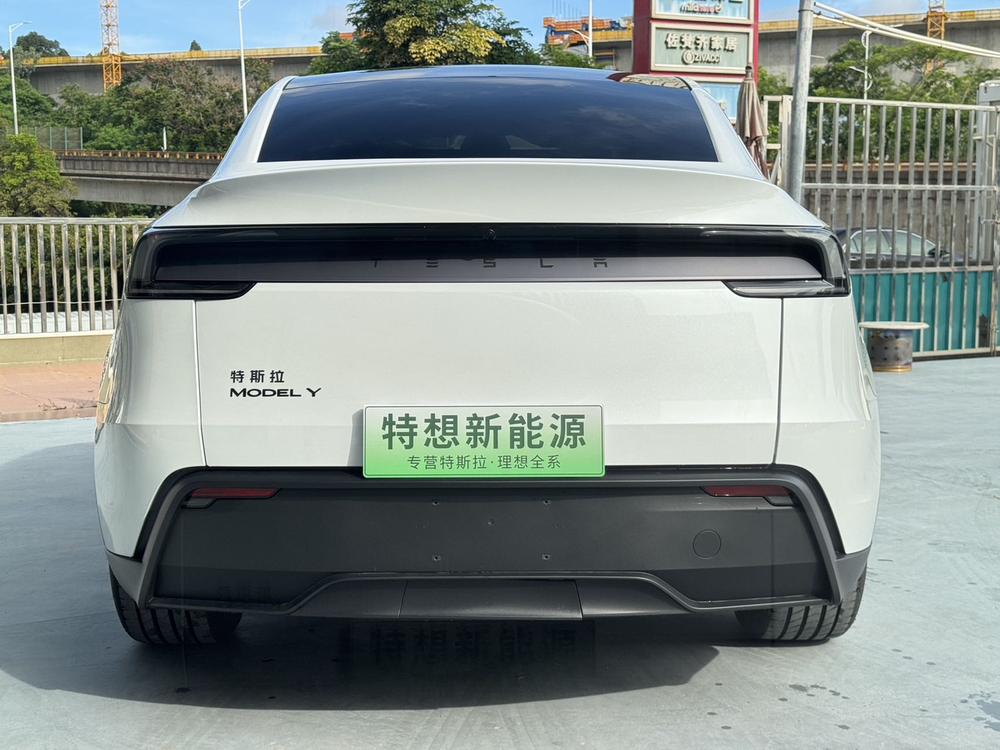 Tesla Model Y 2026 #5 Tesla Model Y 2026 car image #5