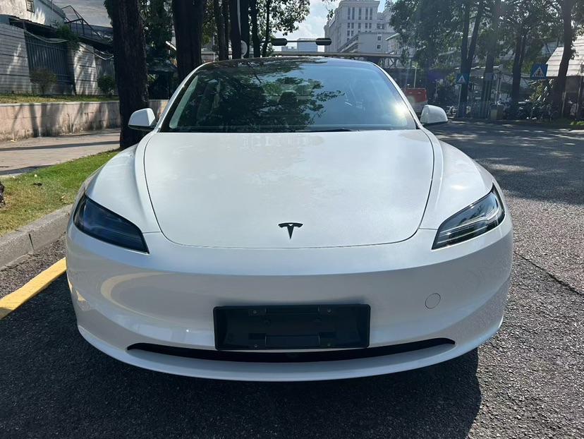 Tesla Model 3 2026 immagine di auto #2