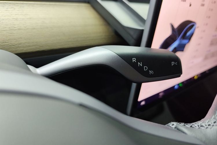 Tesla Model Y 2022 car image #14