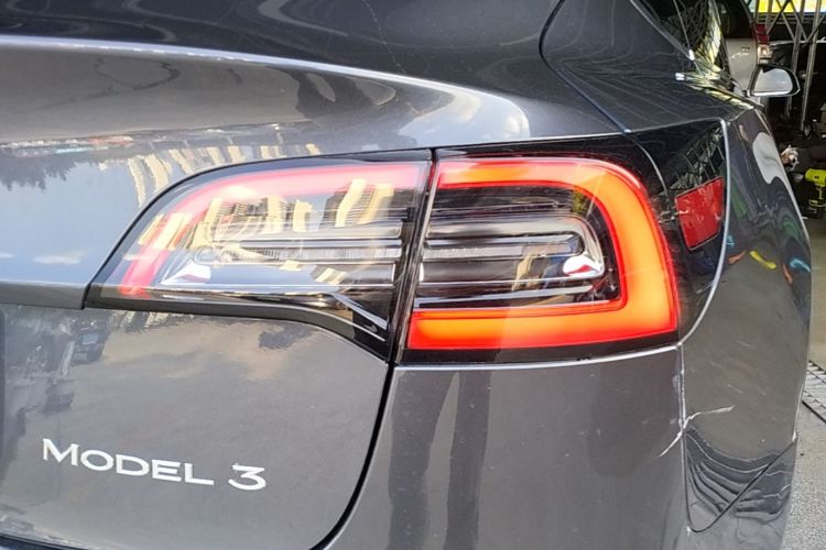 Tesla Model 3 2020 car image #8