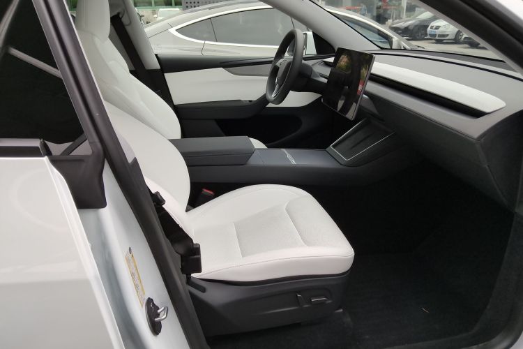 Tesla Model Y 2025 #24 Tesla Model Y 2025 car image #24
