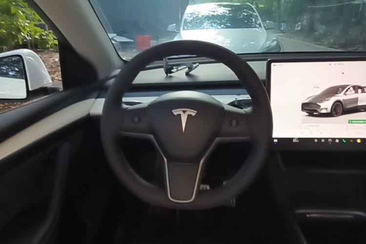 Tesla Model Y 2023 #11 Tesla Model Y 2023 car image #11