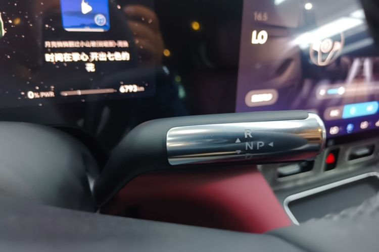 2025 car image #14