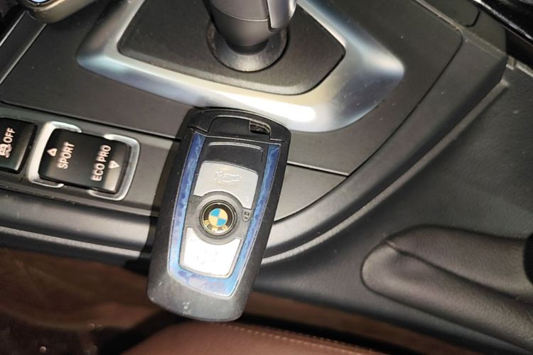 BMW 3 Series 2019 #9 BMW 3 Series 2019 car image #9