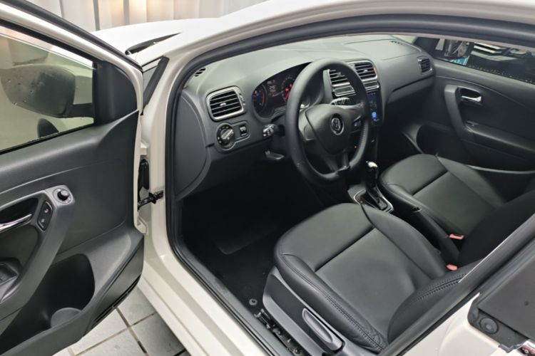 Volkswagen Polo 2015 #16 Volkswagen Polo 2015 car image #16