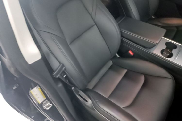 Tesla Model Y 2022 image de voiture #24