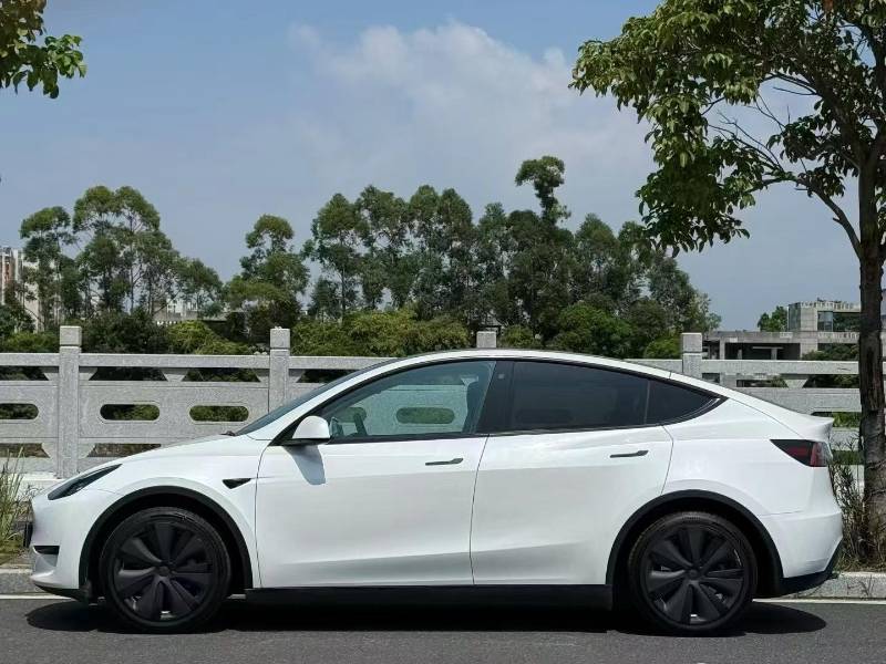 Tesla Model Y 2022 #8 Tesla Model Y 2022 car image #8