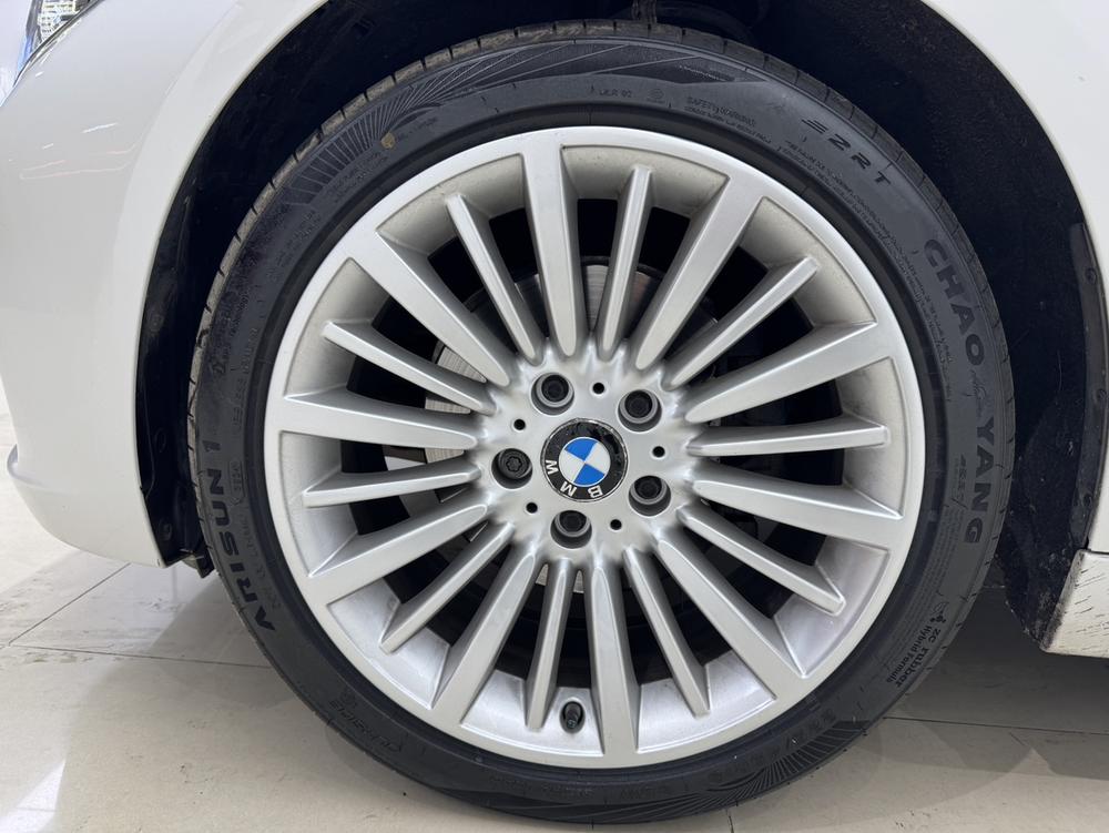 BMW 3 Series 2018 car image #7
