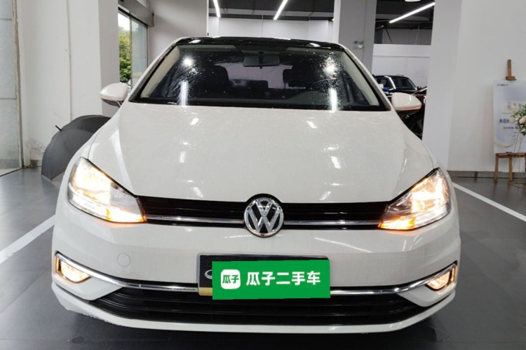 Volkswagen Golf 2018 car image #3