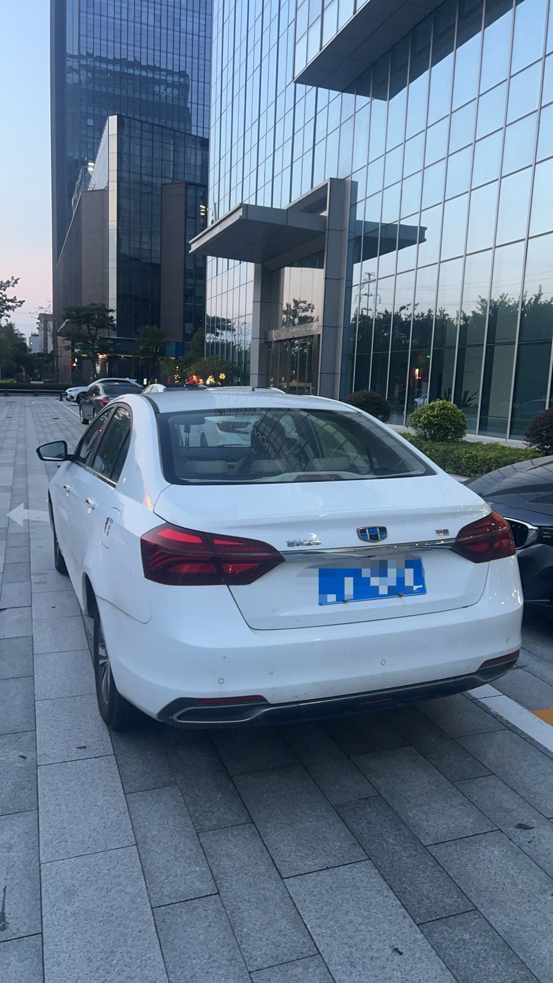 GEELY Emgrand 2019 #4 GEELY Emgrand 2019 car image #4