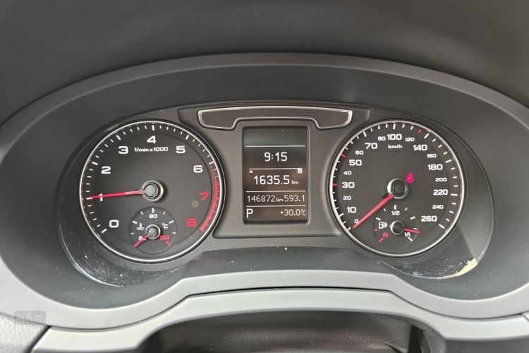 Audi Q3 2016 car image #13