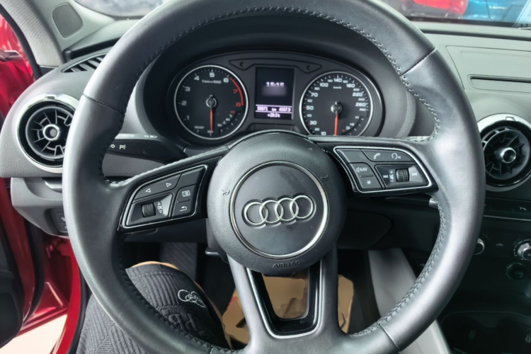 Audi A3 2019 car image #11