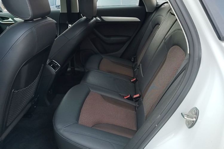 Audi Q3 2017 car image #17