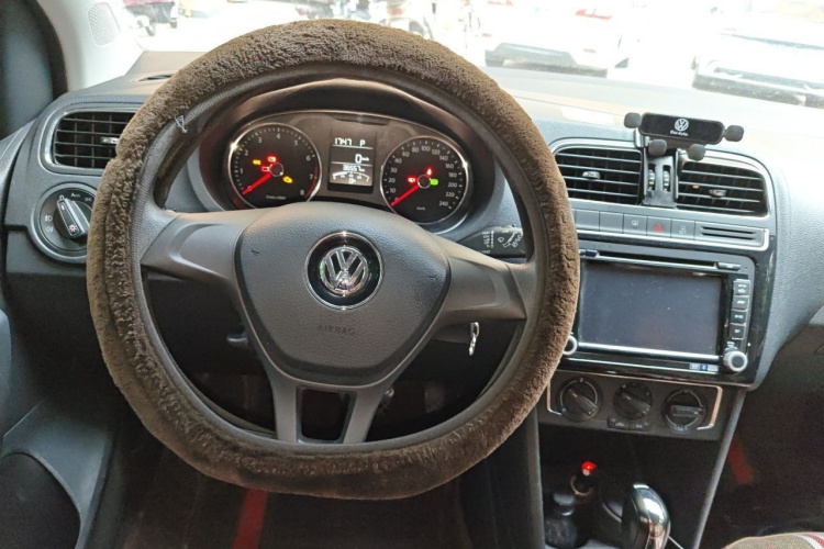 Volkswagen Polo 2015 #15 Volkswagen Polo 2015 car image #15