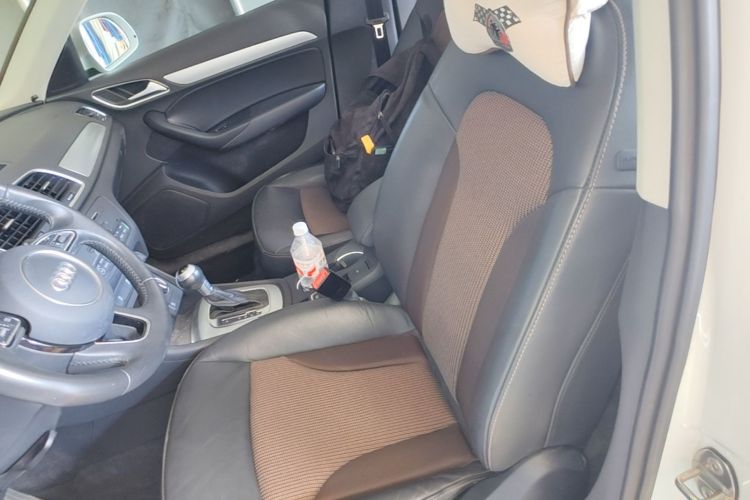Audi Q3 2017 car image #17