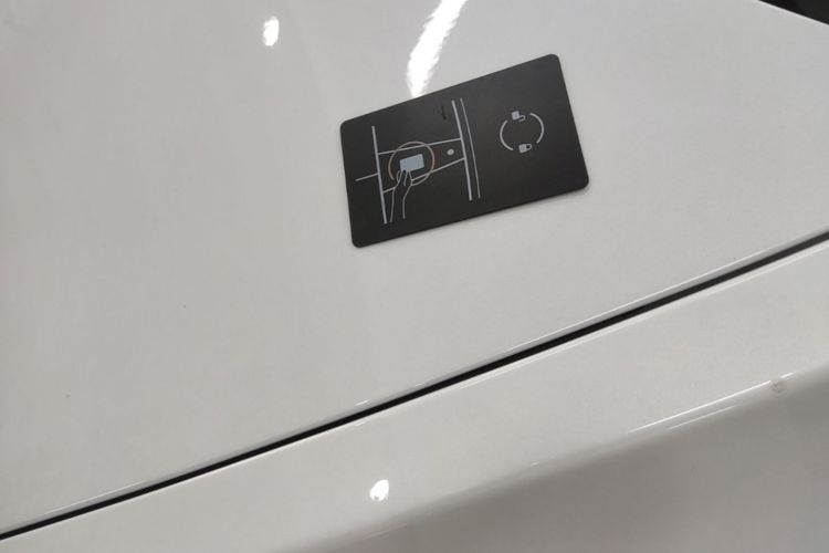 Tesla Model 3 2024 immagine di auto #9