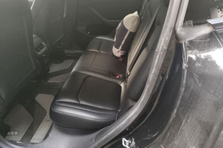 Tesla Model Y 2022 immagine di auto #19