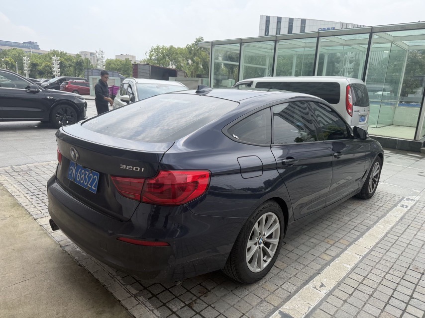 BMW 3 Series GT 2017 #2 BMW 3 Series GT 2017 car image #2