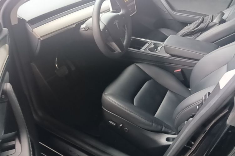 Tesla Model Y 2023 #16 Tesla Model Y 2023 car image #16
