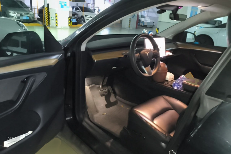 Tesla Model Y 2022 #18 Tesla Model Y 2022 car image #18