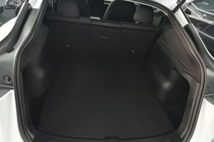 Tesla Model Y 2025 car image #19