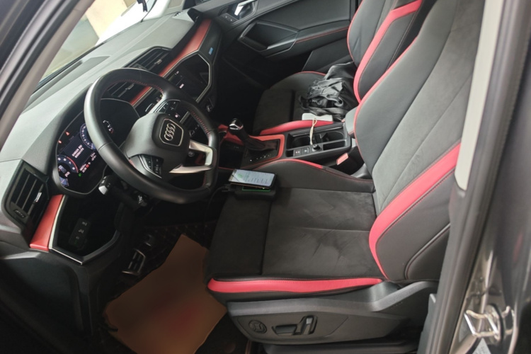 Audi Q3 2020 car image #15
