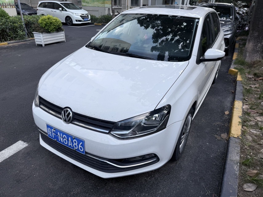 Volkswagen Polo 2018 car image 